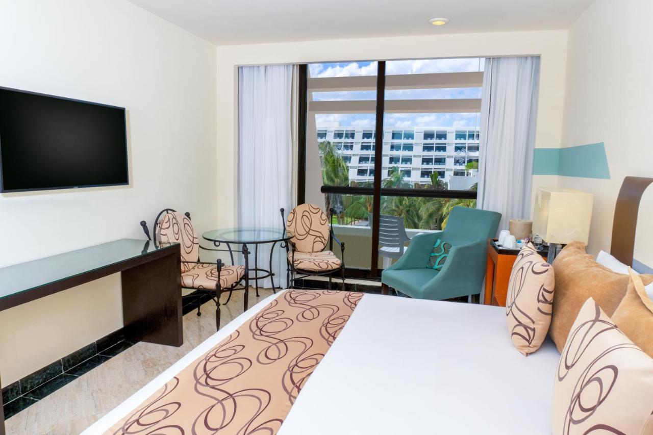 Oh! Cancun On The Beach By Oasis Exterior photo